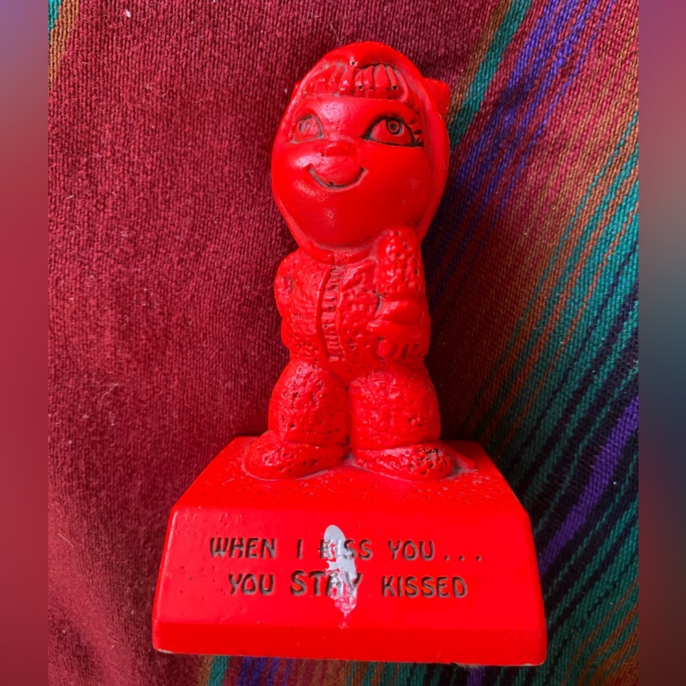 VTG Paula 1973 USA “When I kiss you you stay kissed” Sillisculpt Figurine!